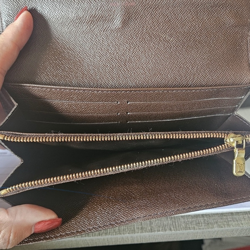 Louis Vuitton Damier Sarah Wallet - Picture 4 of 7